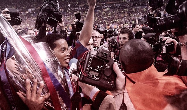 Ronaldinho trở thành một huyền thoại trong giới túc cầu