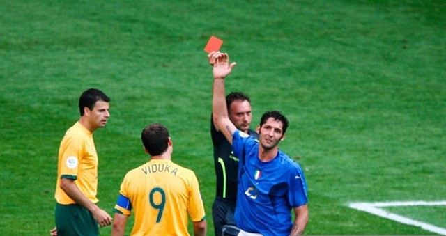 Trung vệ - Marco Materazzi (15 thẻ đỏ)