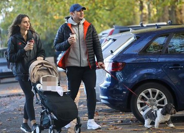 Frank Lampard cùng vợ, con gái và thú cưng 